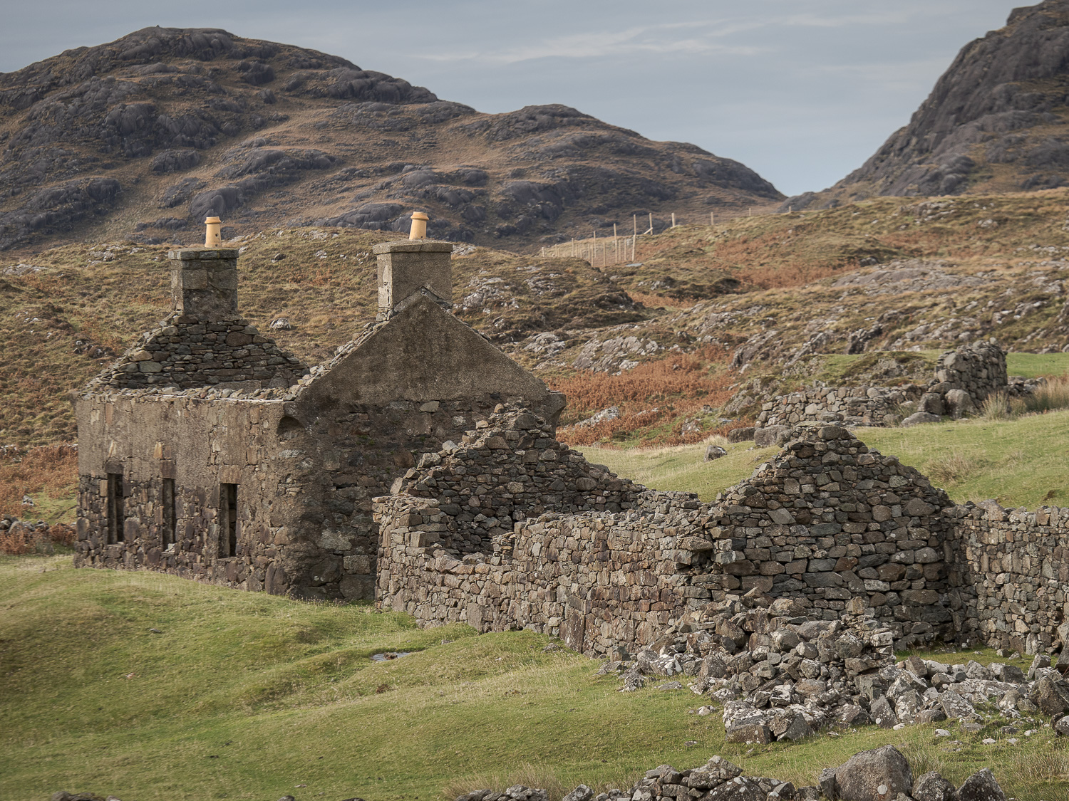 ruines van een paar huisjes.